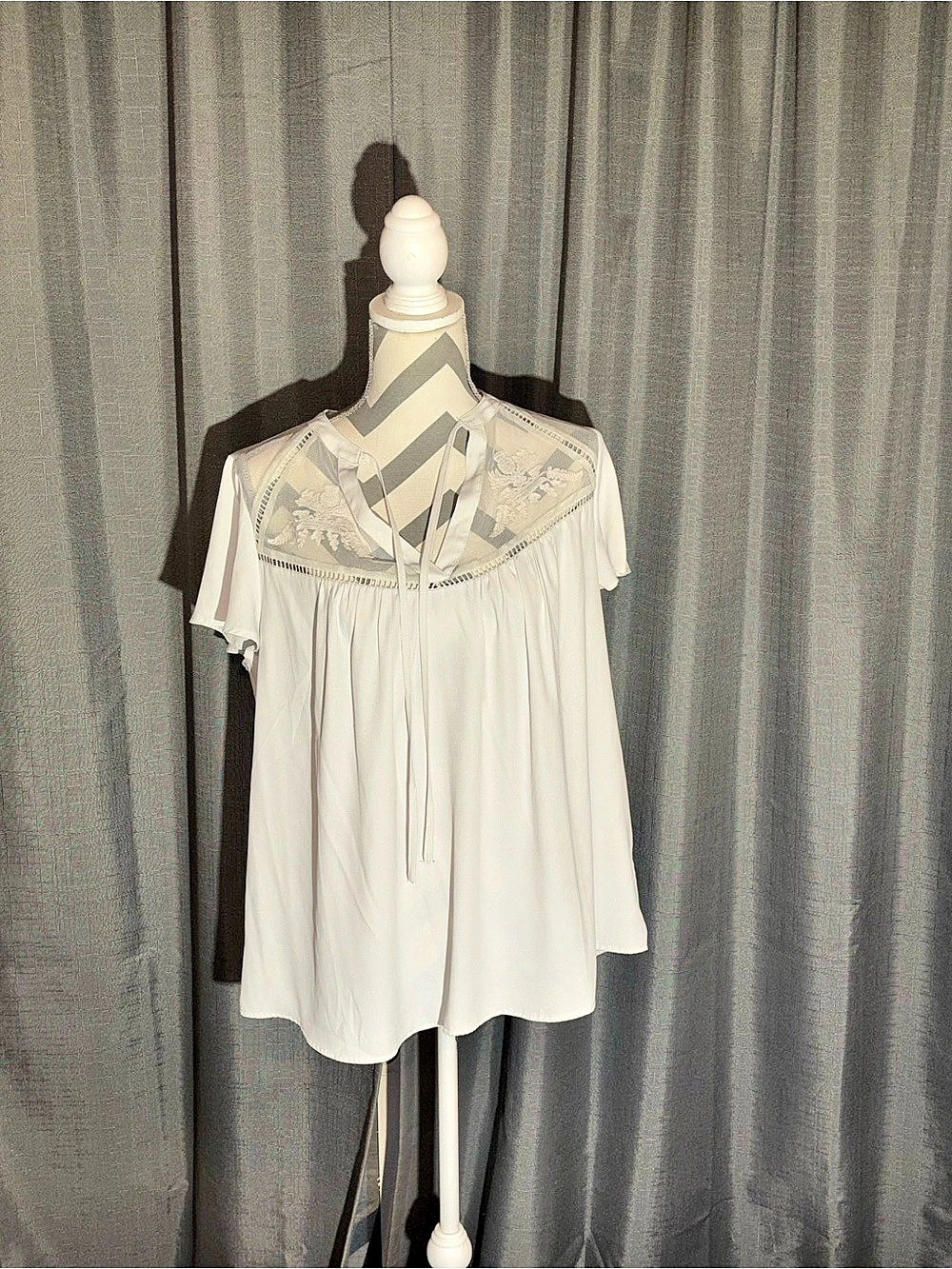 Torrid Outlander Lace Yoke Blouse in White Size 00 Like New
